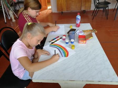 Конкурс рисунков «Мы за мир на планете» состоялся в озерском доме культуры