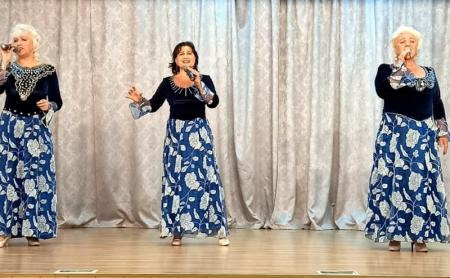 «Осенний вернисаж» в подарок от сотрудников озёрского сельского дома культуры