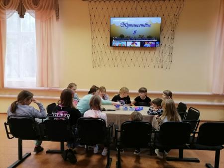 Вежливости и воспитанности учили озёрских ребят в Полурядинском доме культуры