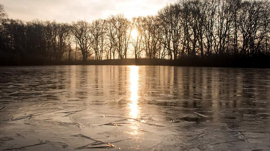 Коломенцев и озерчан предупреждают об опасности осеннего льда
