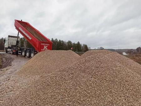 Ремонт участка автомобильной дороги к д. Храброво в Озёрах ведётся по проекту инициативного бюджетирования