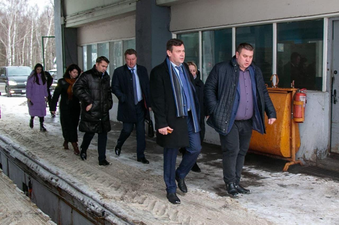 Глава Городского округа Коломна Александр Гречищев проверил выход автобусов на рейсы в Озёрах
