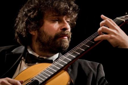 В озёрской детской школе искусств им. С.Д.Сурмилло прошел концерт гитарной музыки.