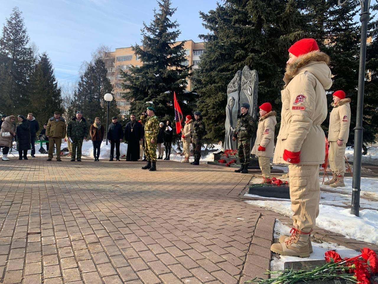 Коломенцы и озерчане почтили память воинов-интернационалистов | 15.02.2022  | Коломна - БезФормата