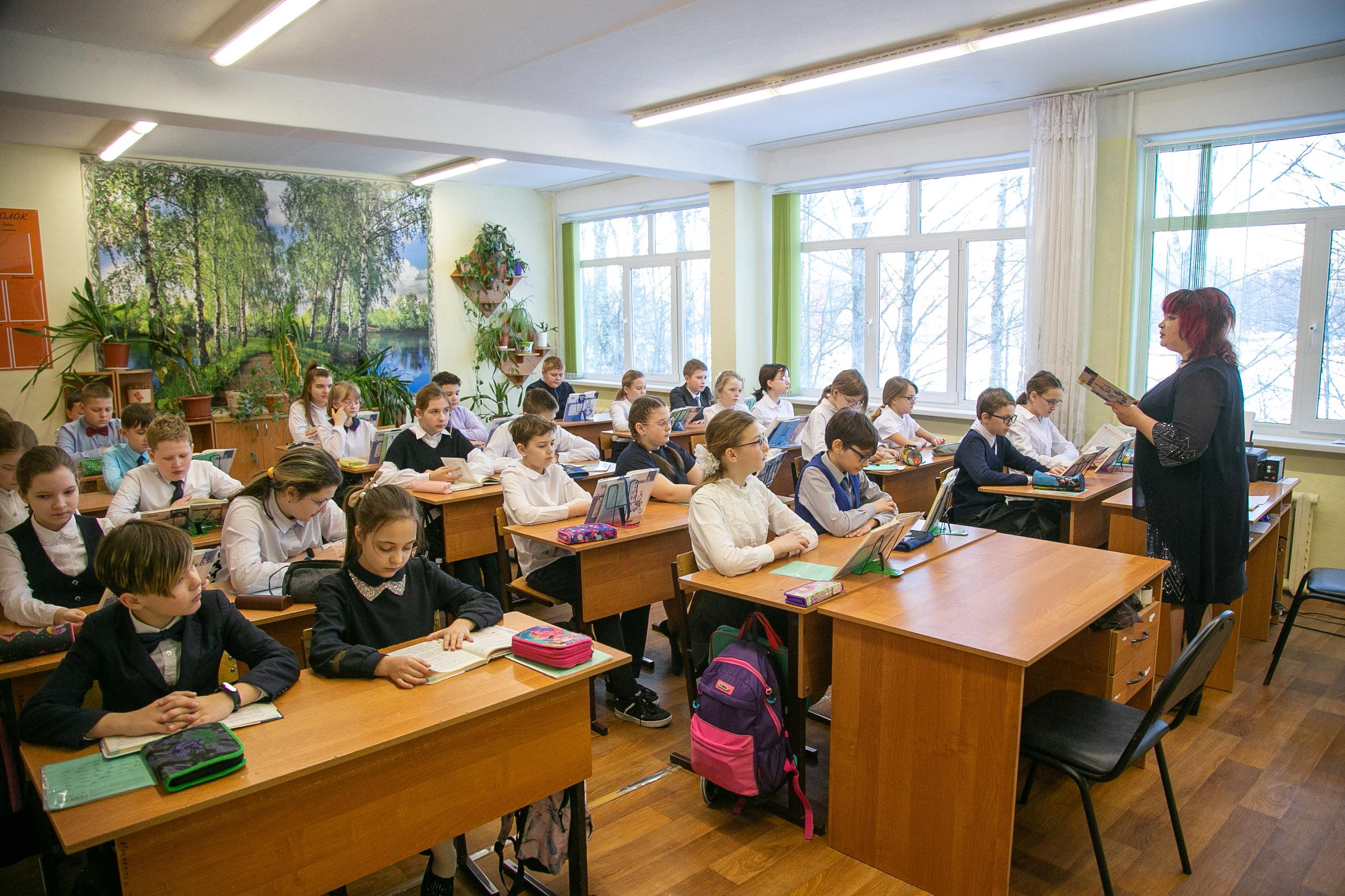 Три тысячи педагогов из Коломны и Озёр будут получать ежемесячную надбавку к зарплате