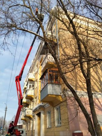 Департамент городского хозяйства ежедневно ведёт работу по очистке свесов крыш от снега и сосулек