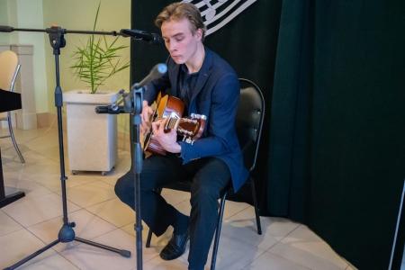 Бардовские песни и рок музыку слушали студенты Коломенской духовной семинарии на музыкальном вечере