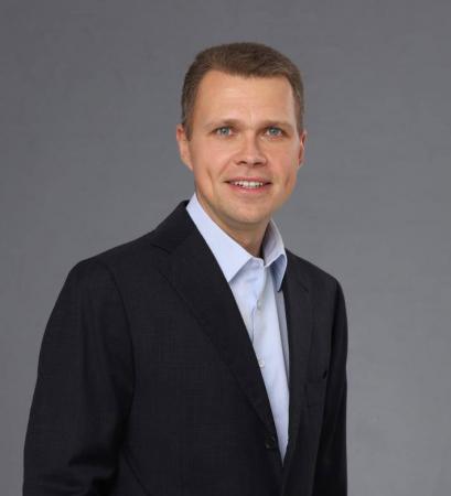 Депутат Государственной думы РФ Никита Чаплин поздравляет женщин с праздником