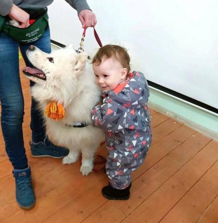 Маленькие беженцы из Донбасса пообщались с собаками-терапевтами