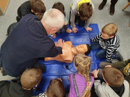 «Россети Московский регион» познакомили детей из социально-реабилитационного центра с правилами электробезопасности