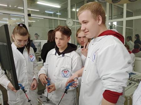 Коломенская гимназия набирает выпускников 9-х классов для обучения в профильном медицинском классе