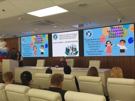 Екатерина Семёнова вручила награды победителям конкурсов