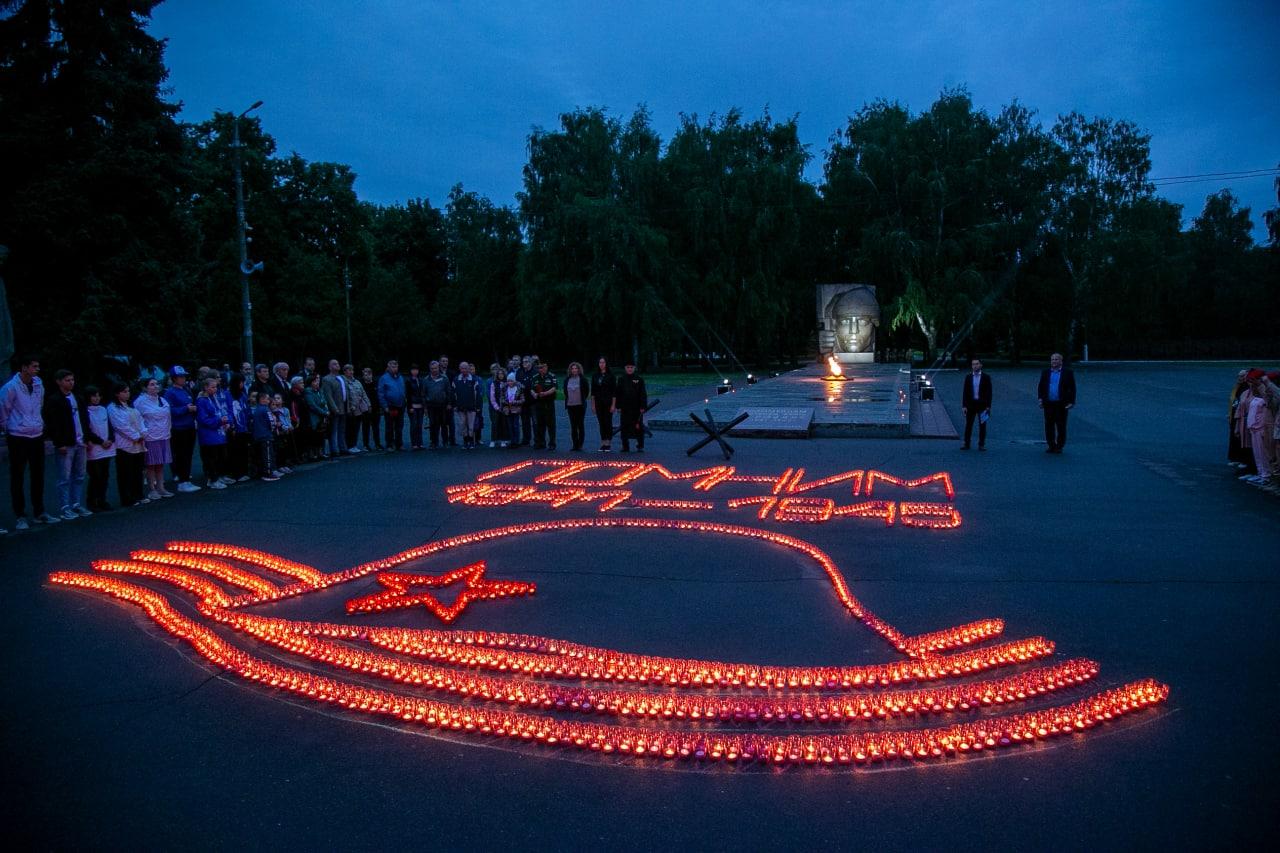 Две тысячи свечей в память о жертвах войны зажгли в Коломне