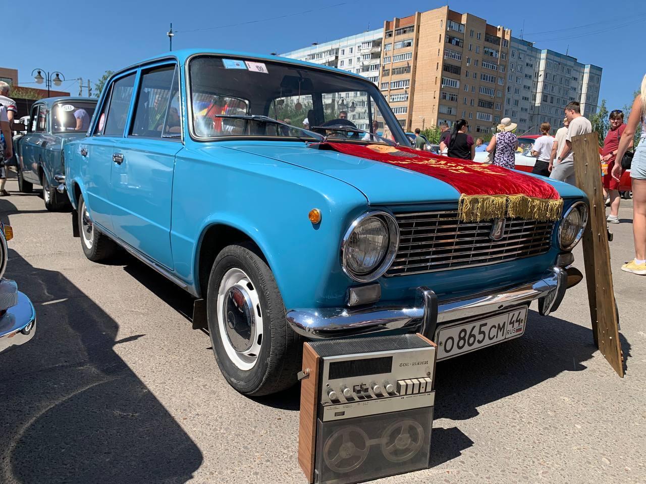 Выставка уникальных ретро автомобилей прошла в Озёрах | 04.07.2022 | Коломна  - БезФормата