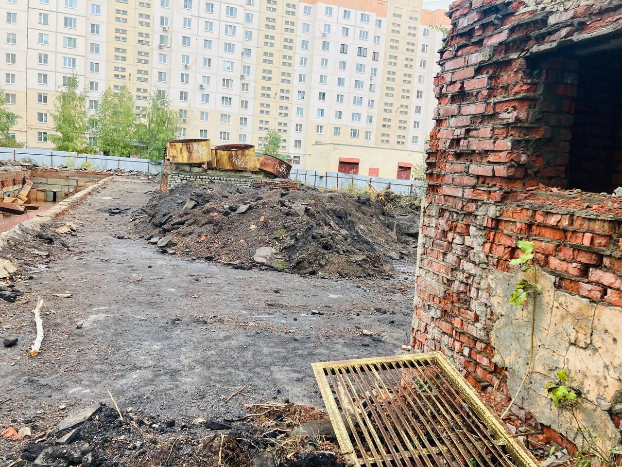В микрорайоне Колычёво начался демонтаж аварийных подземных построек