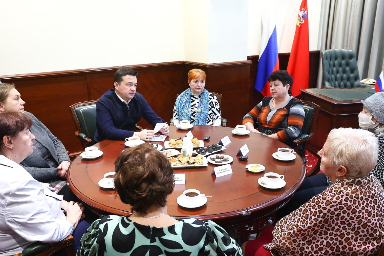 Губернатор Подмосковья Андрей Воробьев поздравил с Днем матери женщин, чьи сыновья участвуют в СВО