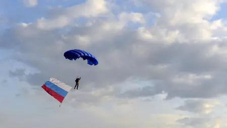 Группа парашютистов установила необычный мировой рекорд в Коломне