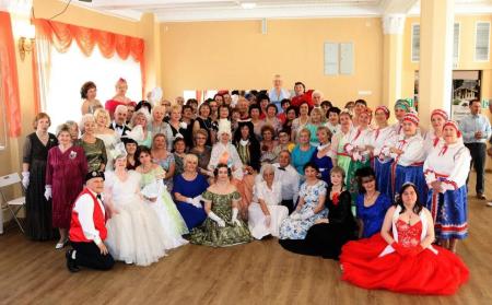 Участники проекта «Активное долголетие» посетили весенний бал в Коломне