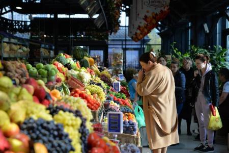 Управление развития торговли Министерства сельского хозяйства и продовольствия Московской области расскажет подмосковным фермерам о реализации товаров на межрегиональных ярмарках.