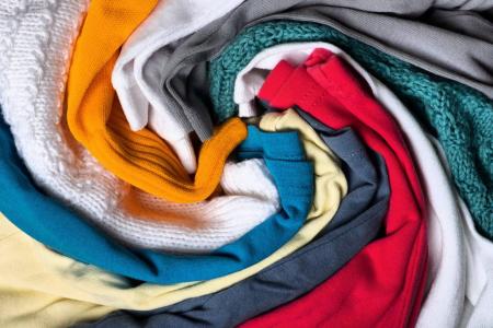 В Подмосковье торговые сети устанавливают контейнеры для сбора одежды