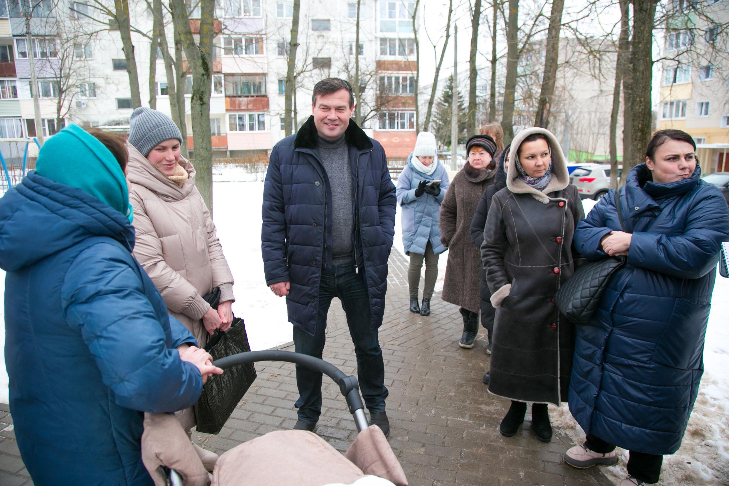 Глава округа Александр Гречищев встретился с жителями посёлка Сергиевский