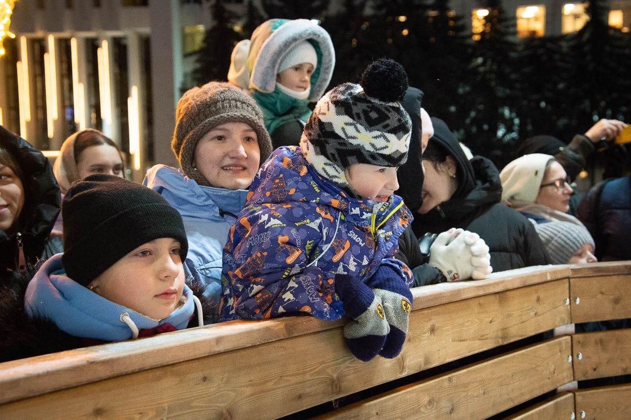 На площади Советской в Коломне открыли новый каток под открытым небом |  29.12.2023 | Коломна - БезФормата