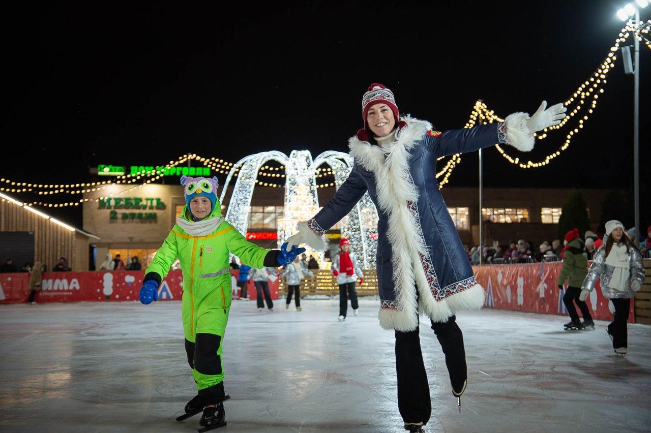 На площади Советской в Коломне открыли новый каток под открытым небом |  29.12.2023 | Коломна - БезФормата