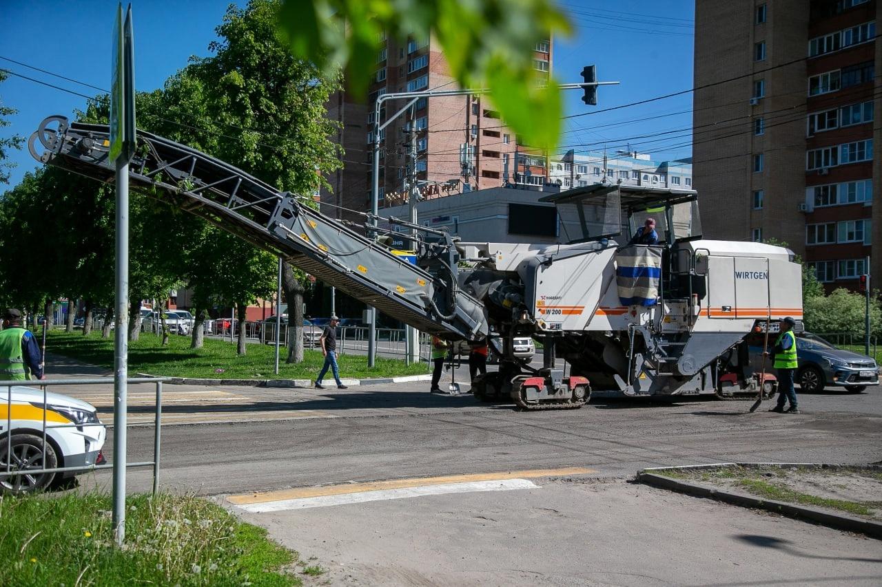 В Коломне продолжают работы в рамках первого этапа ремонта муниципальных  дорог | 28.05.2024 | Коломна - БезФормата