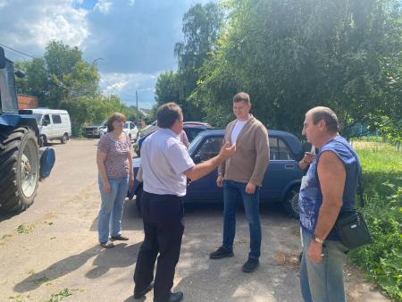 Заместитель главы округа Роман Истомин по обращениям жителей в Департамент городского хозяйства провел комплексную работу по благоустройству двора у дома 14 на улице Макеева