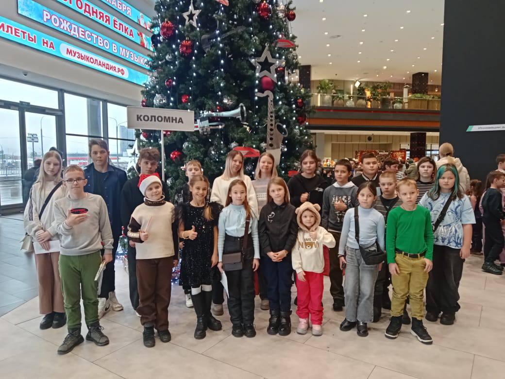 Дети участников специальной военной операции из Коломны побывали на губернаторской ёлке