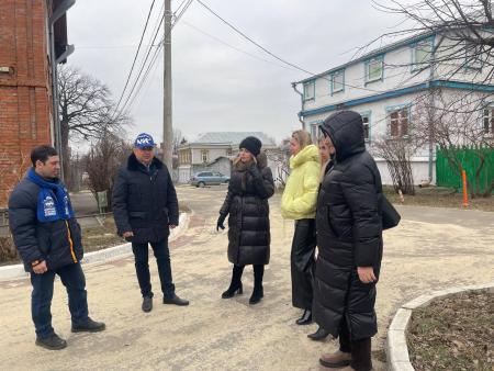 Координатор партийного проекта партии Единая Россия "Городская среда" Сергей Цаплинский совместно с управлением градостроительной деятельности провел обход территории, прилегающей к бульвару по ул. Пионерской