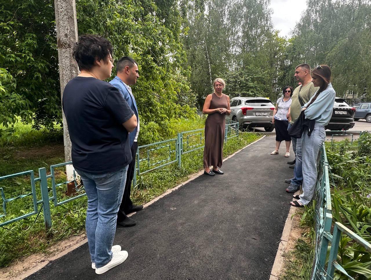 Заместитель главы округа Ирина Дмитриева встретилась с жителями дом 43 на проспекте Кирова