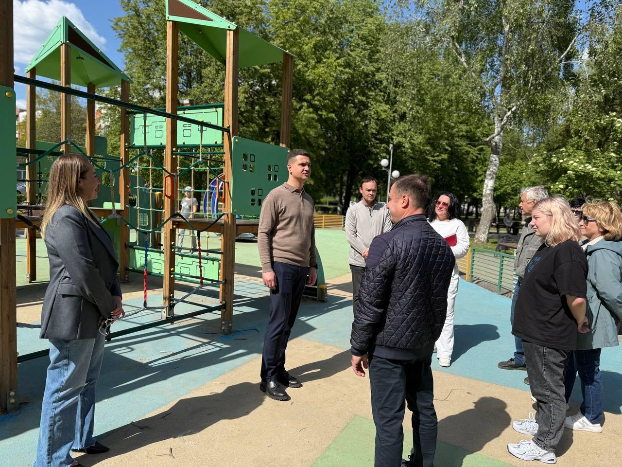 Заместитель главы округа Дмитрий Ходасевич провел встречу с жителями домов по Окскому проспекту