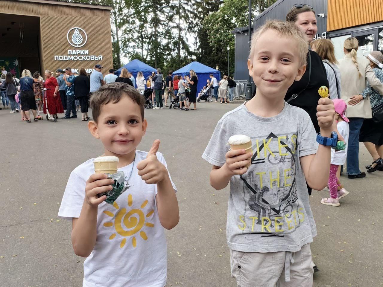 Сладкое угощение раздавали в парках Коломны и Озёр в День защиты детей