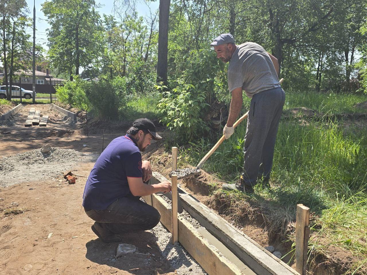 Парковочную зону больничного городка в Озерах приведут в порядок