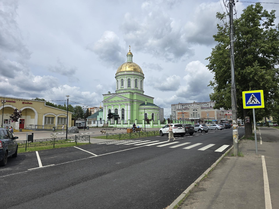 На Коммунистической площади в Озёрах поменяли асфальтовое покрытие