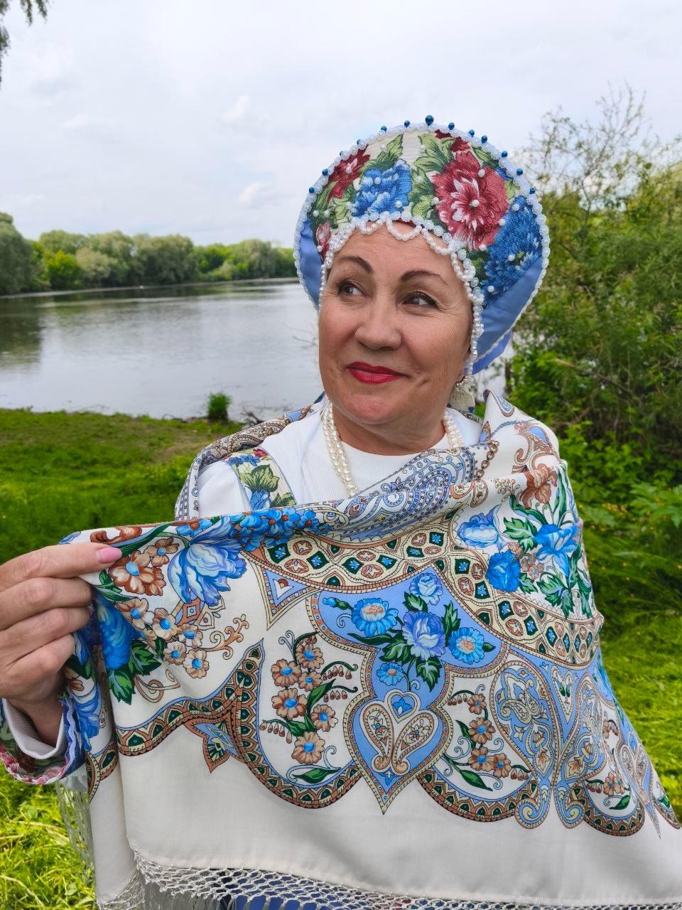 Оригинальную коллекцию русских народных костюмов представила в Коломне участница клуба «Активное долголетие»