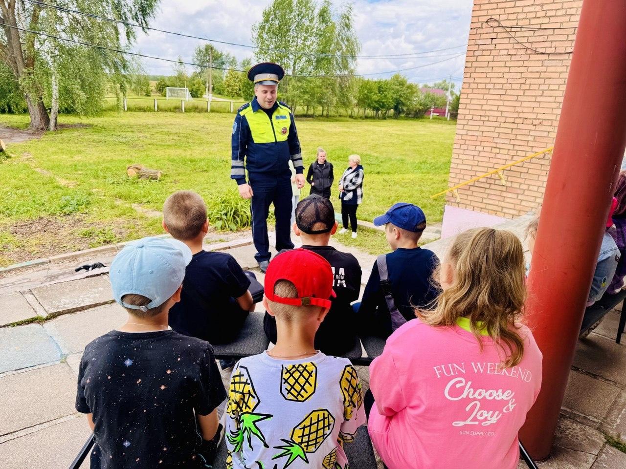 Госавтоинспекторы Коломны пришли в гости к ребятам в детский лагерь