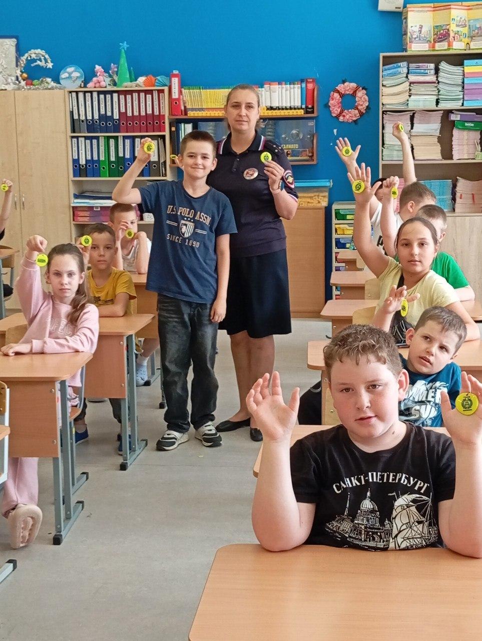 Госавтоинспекторы провели беседу в пришкольном лагере в Озёрах