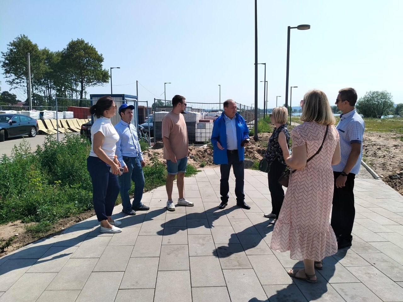 Координатор партийного проекта «Городская среда» партии «Единая Россия» Сергей Цаплинский проконтролировал ход работ по благоустройству