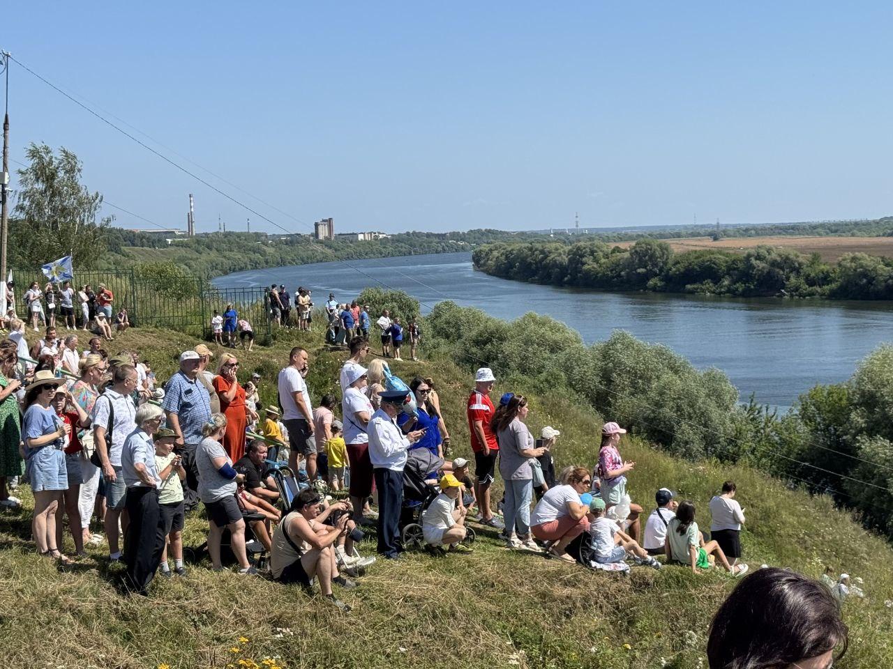 На набережной Дмитрия Донского отметили День Военно-морского флота с концертами, награждениями и семейными мастер-классами