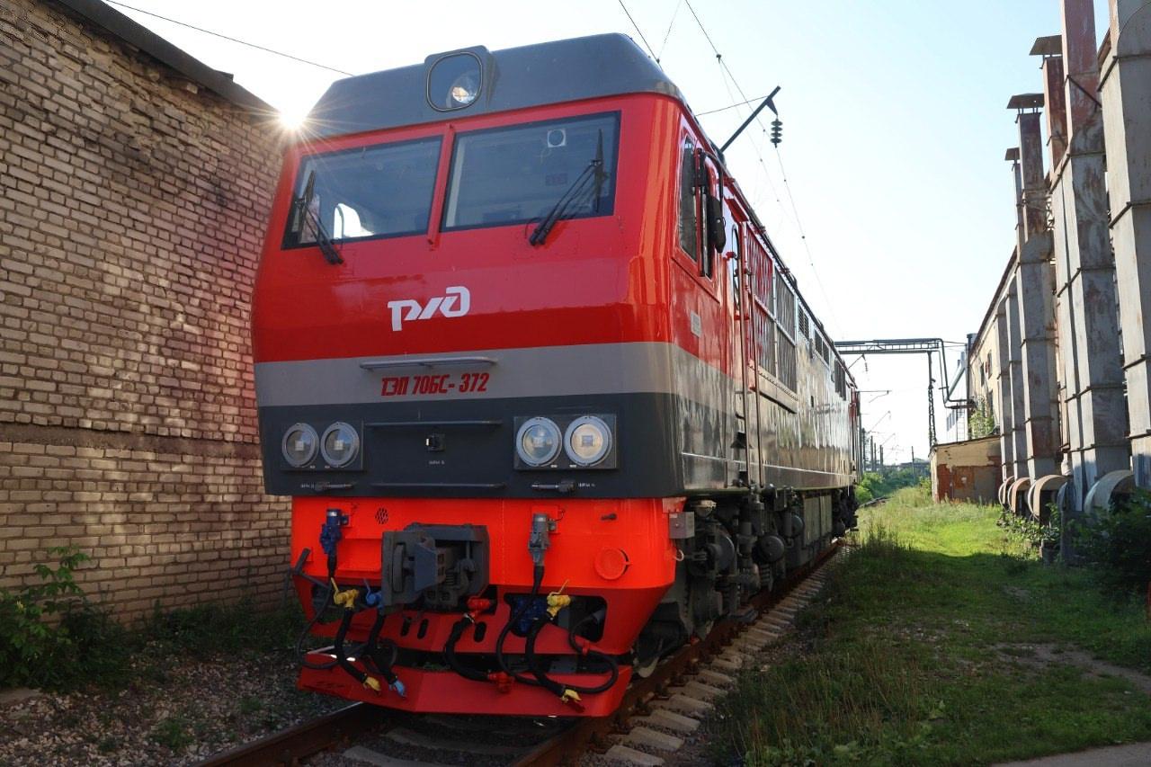 Коломенский завод пополнил локомотивный парк Приволжской железной дороги новым пассажирским тепловозом ТЭП70БС №372