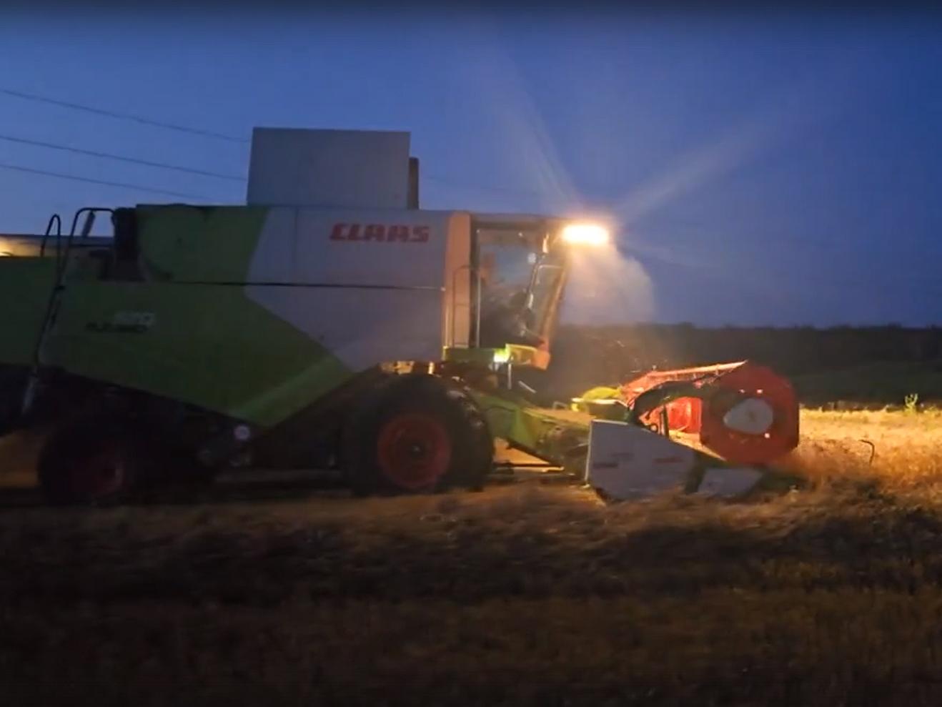 Озёрские аграрии перешли на круглосуточный режим уборки урожая