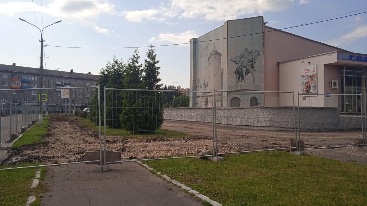 Жителей Городского округа Коломна приглашают обсудить варианты оформления фасада здания, а также устройство фотозоны в сквере у кинотеатра