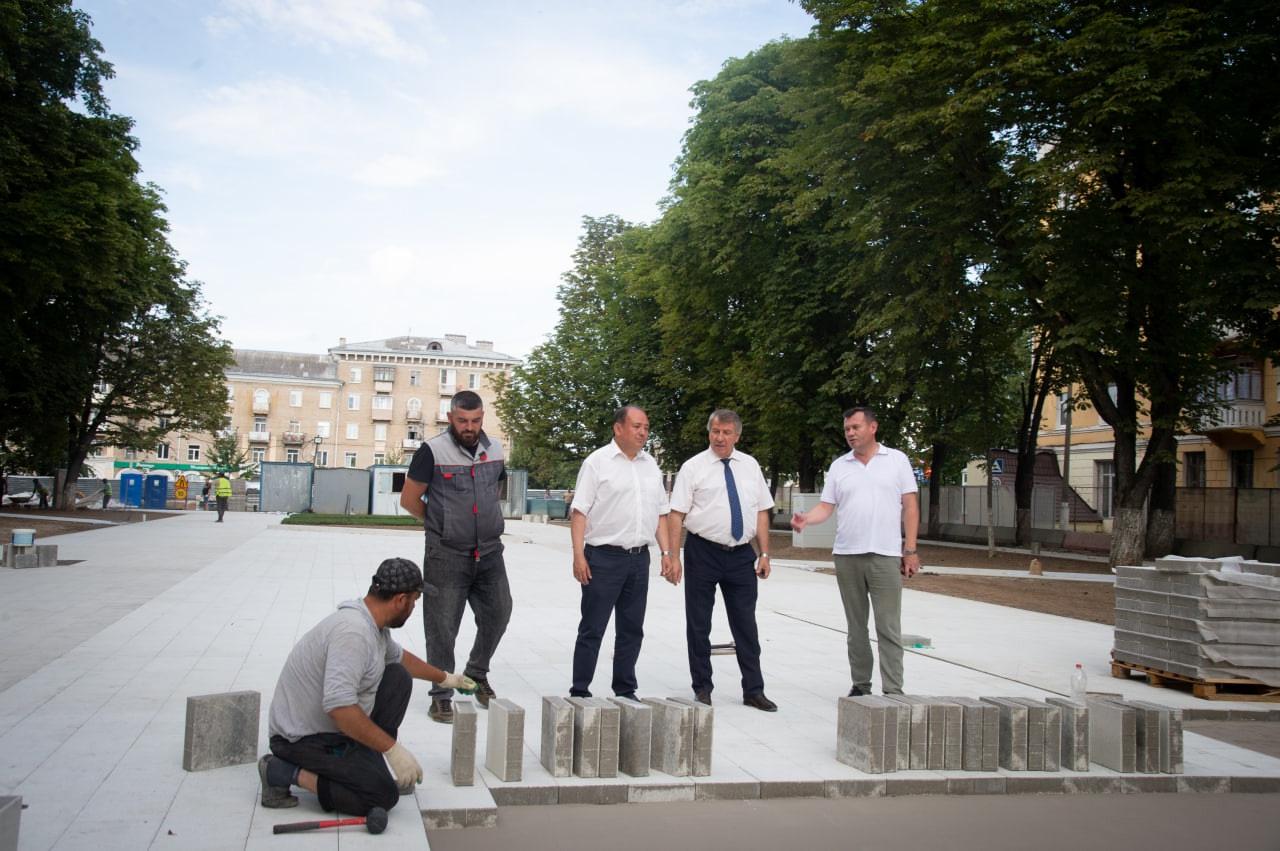 Ход работ на Каштановой аллее проверил глава городского округа Коломна Александр Гречищев