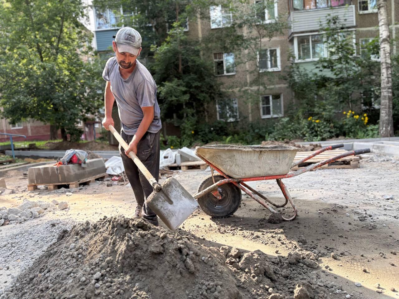 Проезды, парковки, тротуары и детские площадки обновляют во дворах Городского округа Коломна