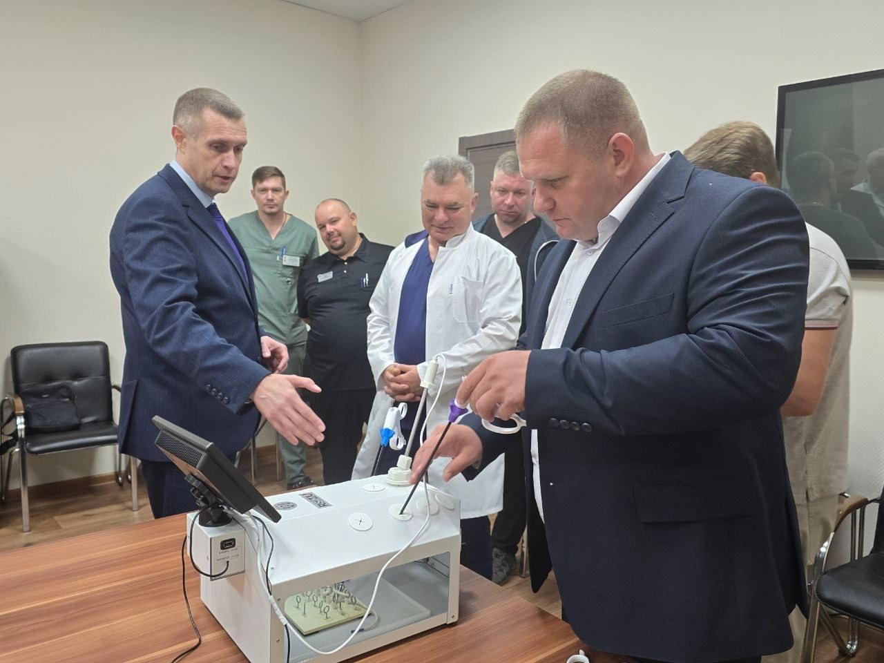 Тренажер для отработки навыки проведения лапароскопических операций передали Коломенской больнице