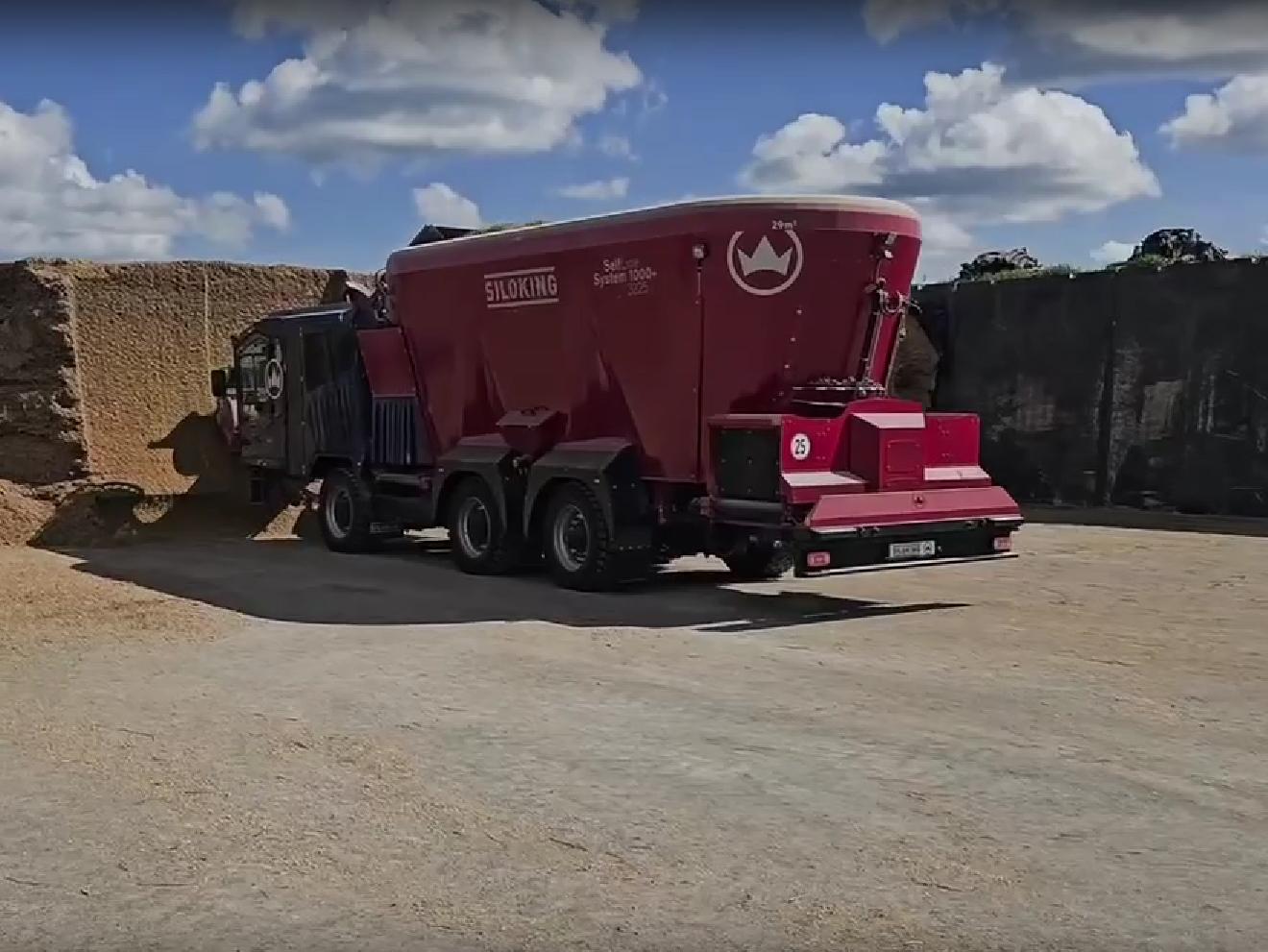Самоходный смеситель-кормораздатчик закупили в озёрском агрохолдинге «ОСП агро»