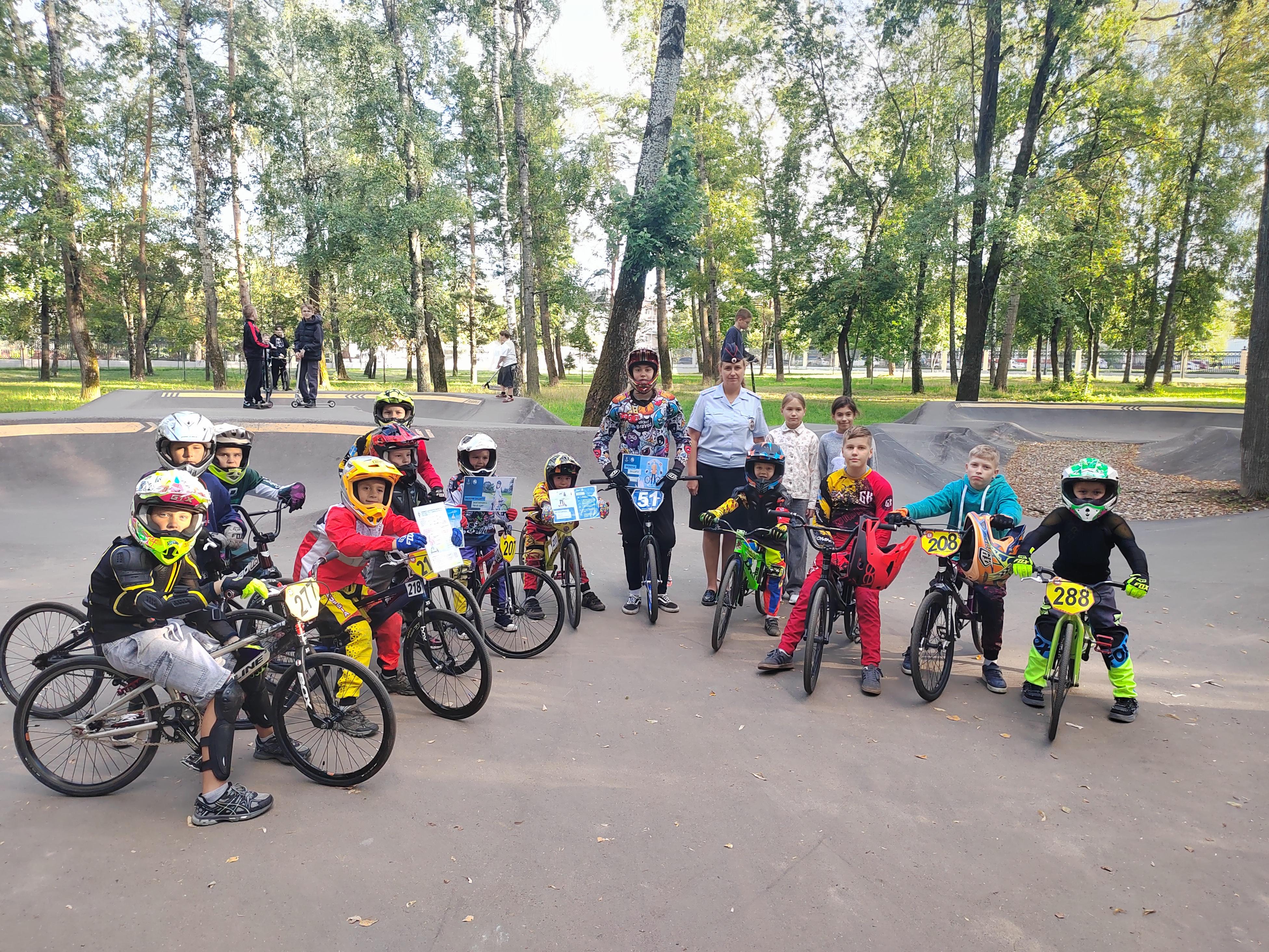 Сотрудники Госавтоинспекции рассказали о безопасности юным спортсменам