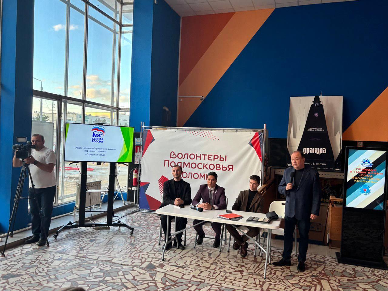 Координатор проекта «Городская среда» партии «Единая Россия» Сергей Цаплинский принял участие в обсуждении концепции благоустройства площади Советской